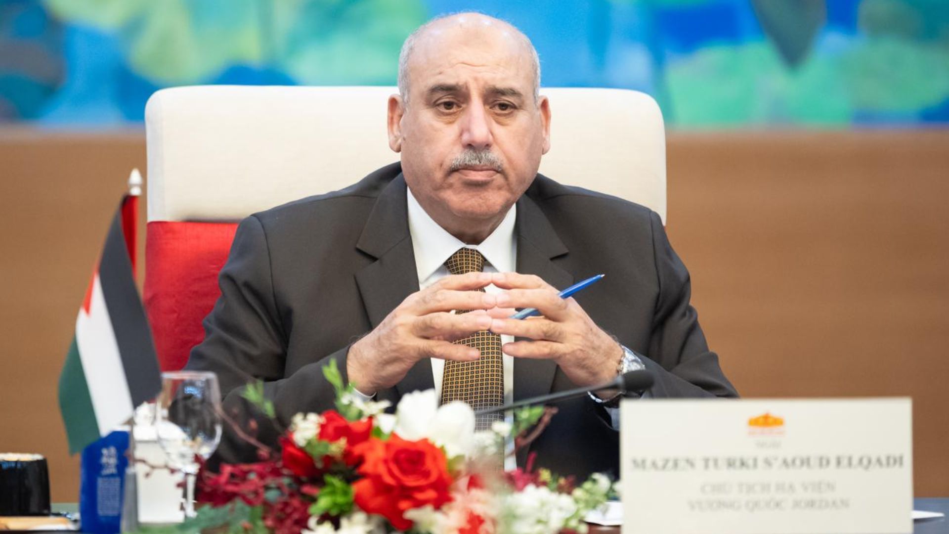 Al-Qadhi conveys King's greetings to leaders in Vietnam