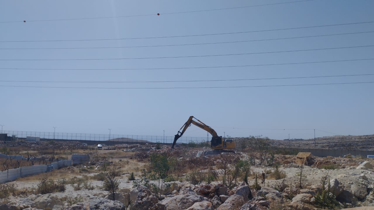 Israeli authorities carry out demolition operations near Jerusalem