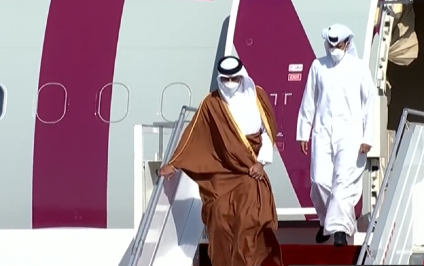 Emir of Qatar lands in Saudi Arabia