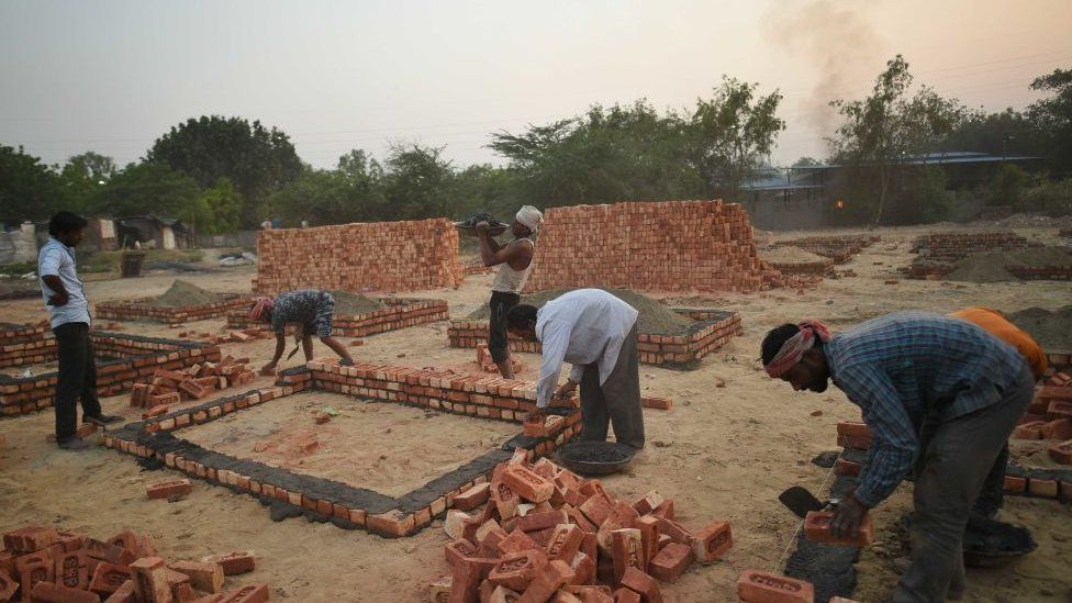 Funeral pyres in parks as Covid grips Delhi 