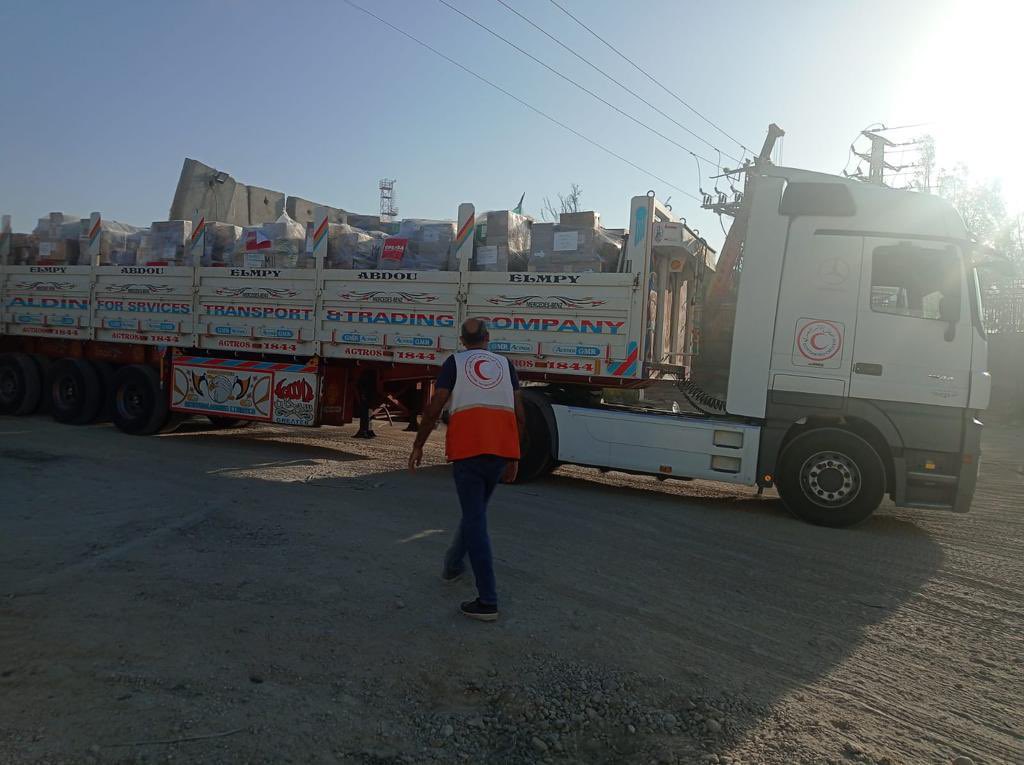 PRCS: 106 trucks loaded with humanitarian aid enter Gaza through Rafah crossing