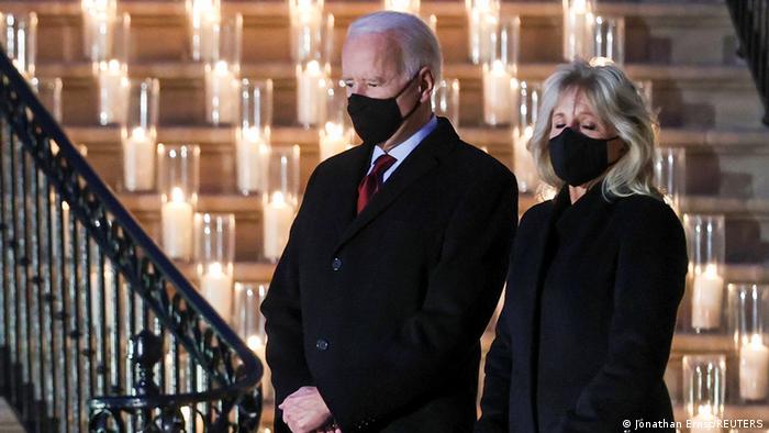 Covid: Biden calls 500,000 death toll a heartbreaking milestone