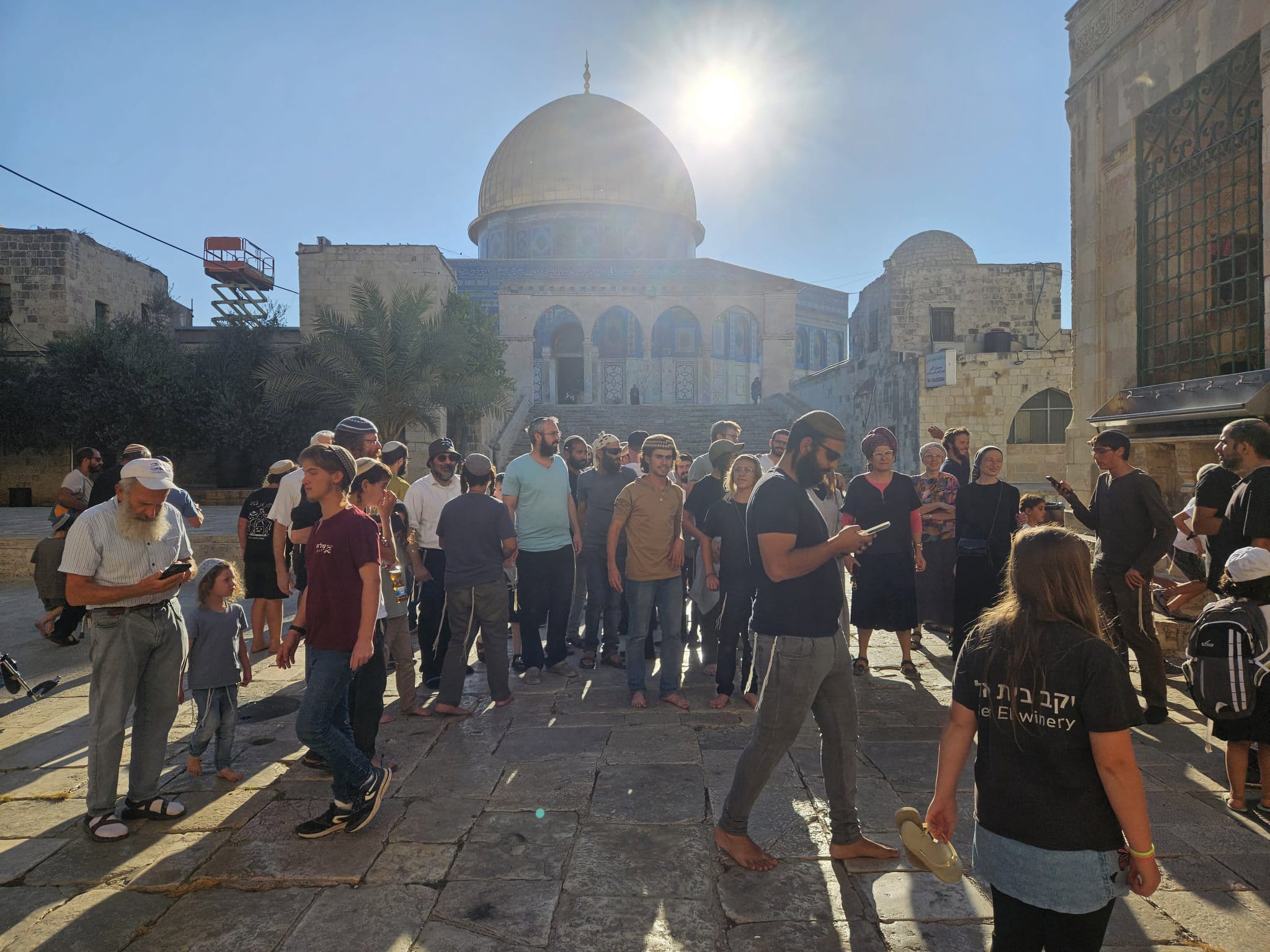 1200 Israeli colonists storm Jerusalems Aqsa Mosque