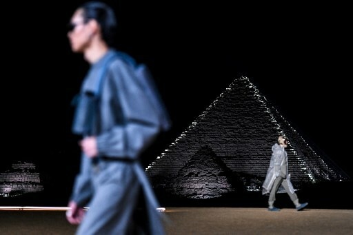 Giza pyramids backdrop for Dior fashion show 