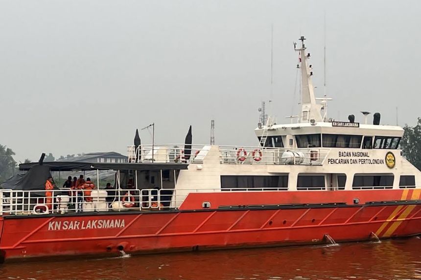 Rescuers searching for 140 people from Indonesia passenger ship 