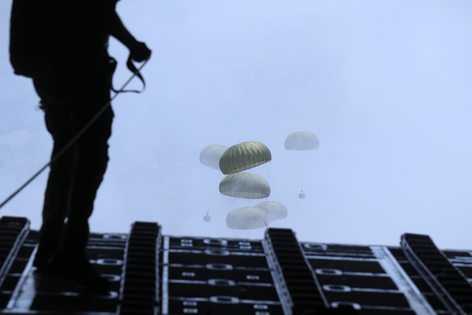 Army carries out 3 airdrops on Gaza with international participation 