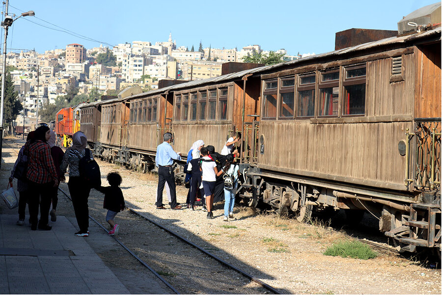 Rumbling Through Modern Jordan, a Railway From the Past