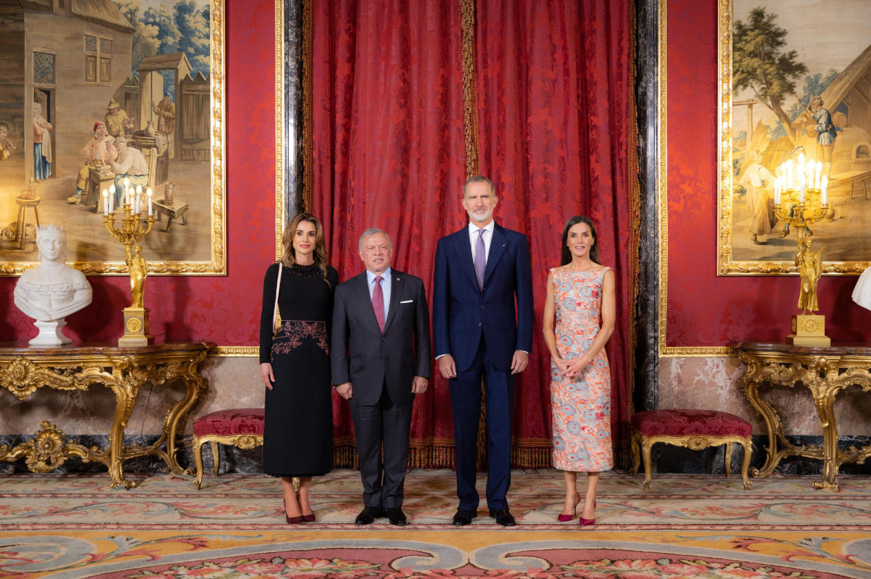 King departs on official visit to Spain