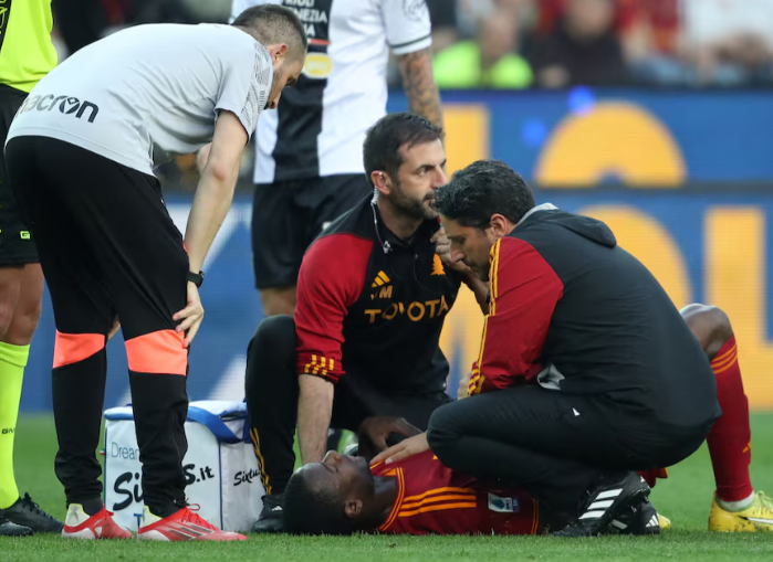 Roma's Ndicka in 'good spirits' after collapsing on the pitch