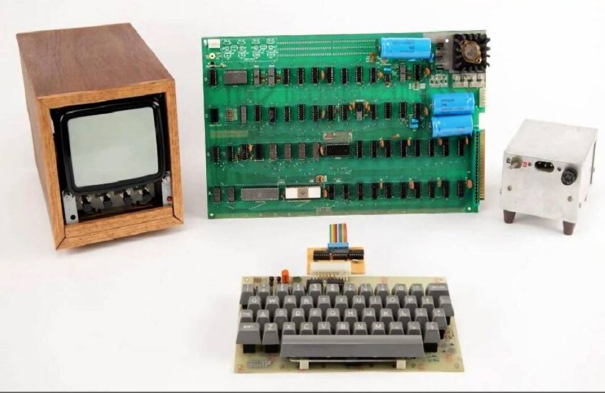 Rare Apple-1 Computer Sells for $375,000 | Gotcha | Ammon News