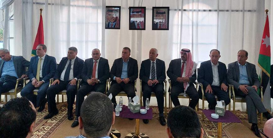 Royal Court chief meets Ramtha residents