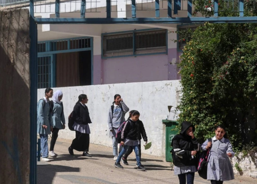 Haaretz reports 45,000 east Jerusalem students face Israeli curriculum requirement