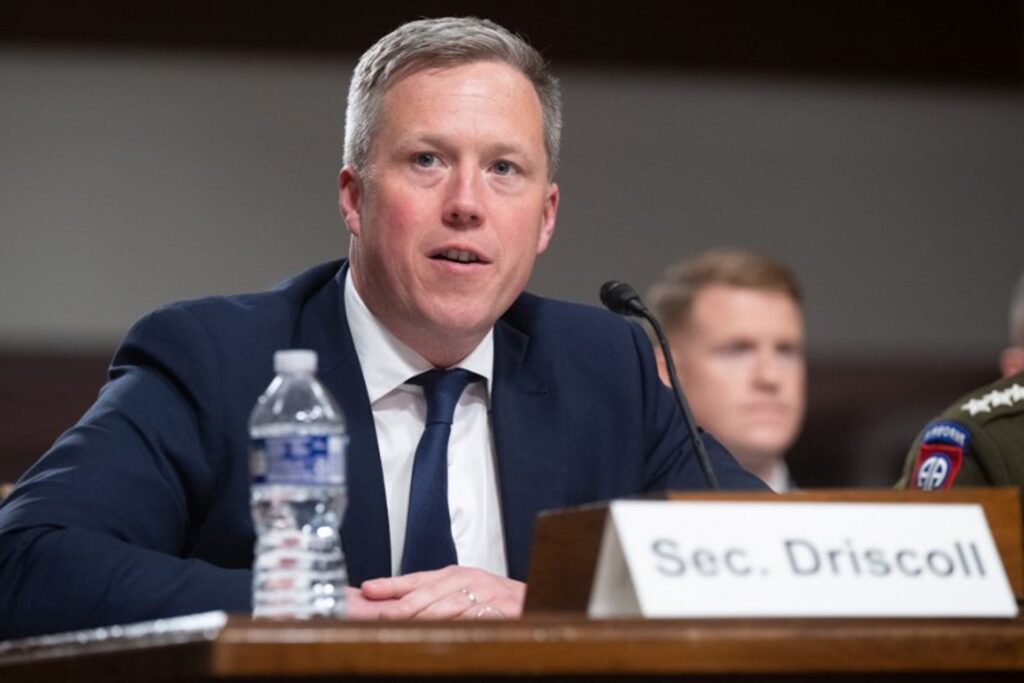 US army secretary resigns after months of tension